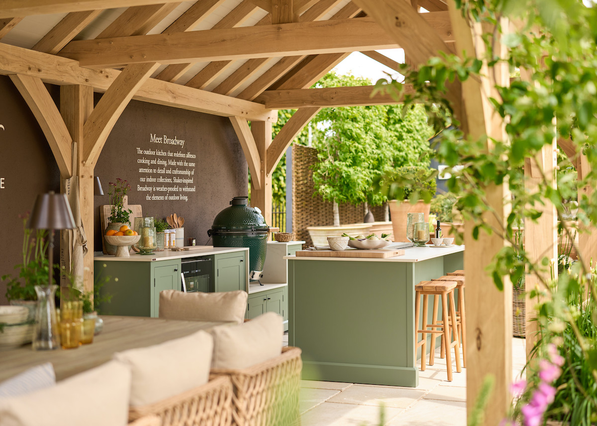 Neptune Broadway outdoor kitchen